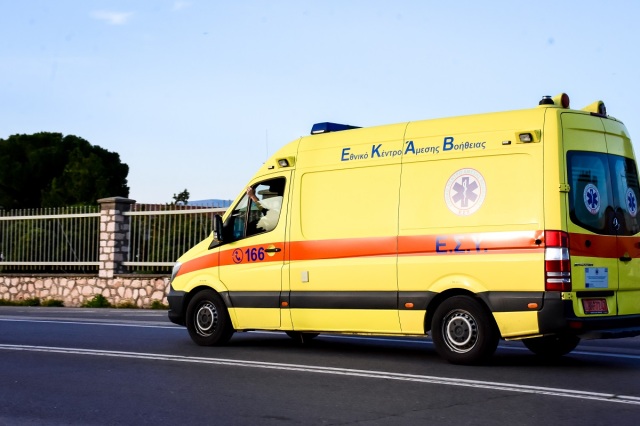 Άνδρας έπεσε από ταράτσα 3,5 μέτρων στο Διμήνι της Μαγνησίας: Έκτακτη κλήση στο ΕΚΑΒ και μεταφορά στο νοσοκομείο του Βόλου