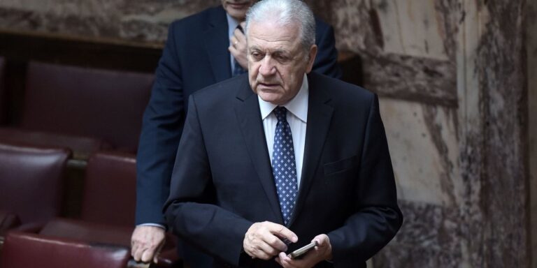 Αβραμόπουλος ζητά άρση ασυλίας στο πλαίσιο του Qatargate: τι κρύβεται πίσω από το υπόμνημα