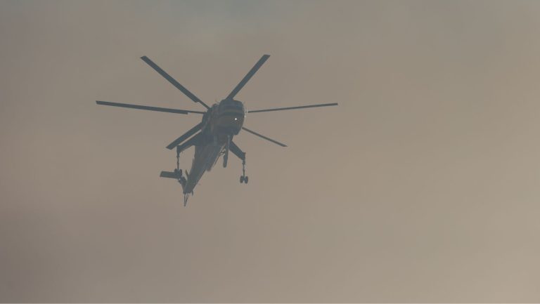 Πυρκαγιά σε χημικό εργοστάσιο στο Βαθύ Χαλκίδας: άμεση αντίδραση πυροσβεστικών και ανησυχίες για περιβάλλον