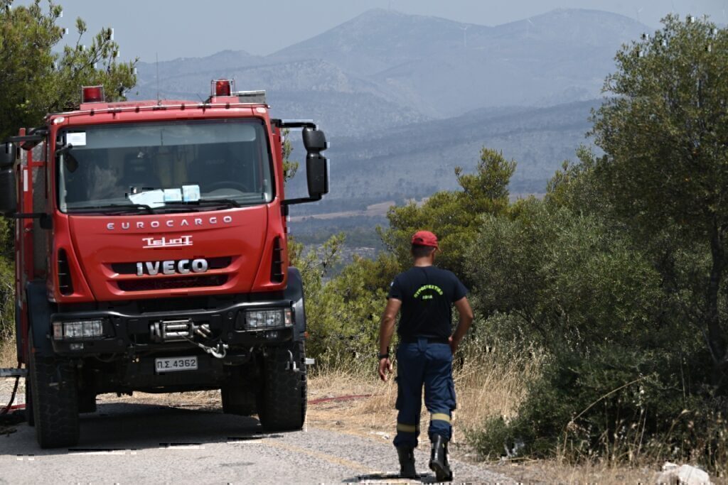 Τρεις συλλήψεις για πυρκαγιές από αμέλεια στο Λαύριο και τα Τρίκαλα