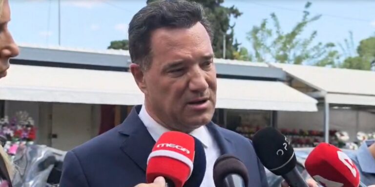 Γεωργιάδης στην κηδεία του Μαζωνάκη: Συγγνώμη για αποτυχία του συστήματος υγείας