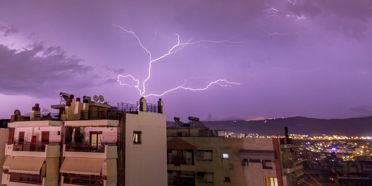 Έκτακτο δελτίο καιρού: τριήμερη κακοκαιρία με ισχυρές βροχές και καταιγίδες στα βορειοδυτικά της Ελλάδας