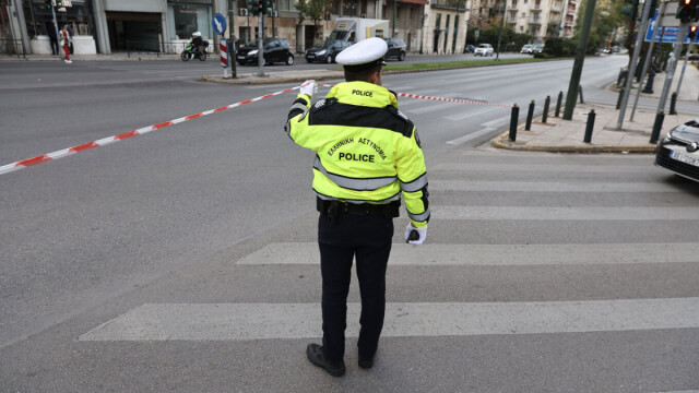 Θραύση υδραυλικού αγωγού στην οδό Βασίλισσας Σοφίας στο Μαρούσι: Διακοπή κυκλοφορίας και άμεση αντίδραση των αρχών