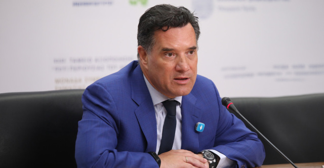 Γεωργιάδης: Η κλινική που αντιμετώπισε ο Μαζωνάκης δεν είχε άδεια για πλασμαφαίρεση – ζητήθηκε έρευνα από τον ΙΣΑ