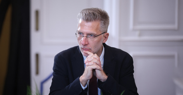 Άκης Σκέρτσος: Η διαφορετική πολιτική μοίρα Ελλάδας‑Γερμανίας μετά τις γερμανικές εκλογές