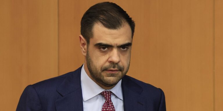 Μαρινάκης: «Κοπτοραπτική» η αντιπαράθεση για το επίδομα ανεργίας – Η αλήθεια πίσω από τις δηλώσεις
