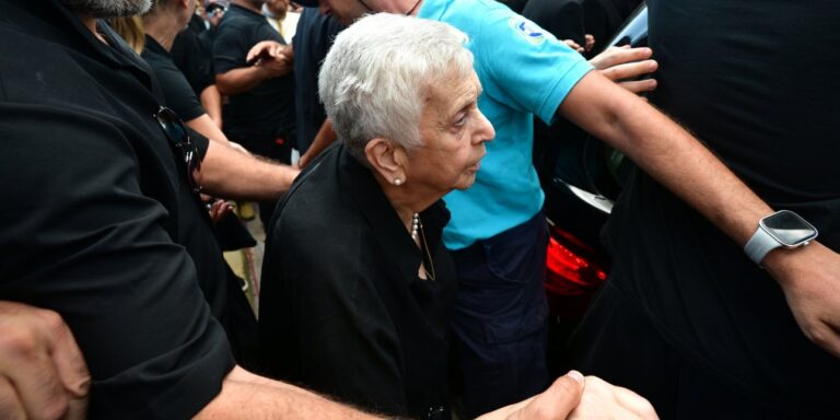 Μητέρα του Γιώργου Μαζωνάκη ζητά δικαιοσύνη: η σιωπή σπάει δύο εβδομάδες μετά το θάνατο