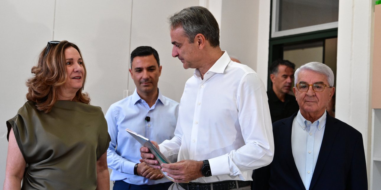 Αγιασμός στο 2ο Δημοτικό Άνω Λιοσίων: Μητσοτάκης παρουσιάζει το πρόγραμμα «Μαριέττα Γιαννάκου»