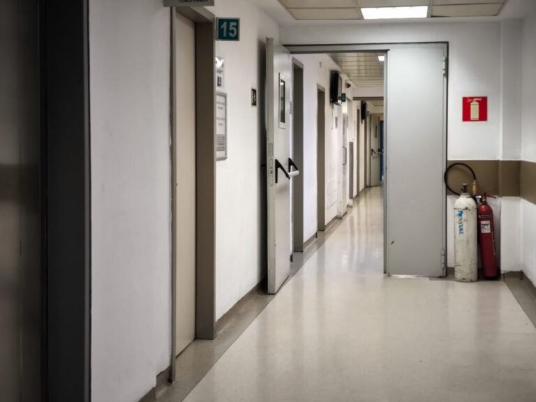 Βόλος: 19χρονος γιος χτύπησε βίαια τον πατέρα του με παλούκι – Ο 43χρονος στο νοσοκομείο