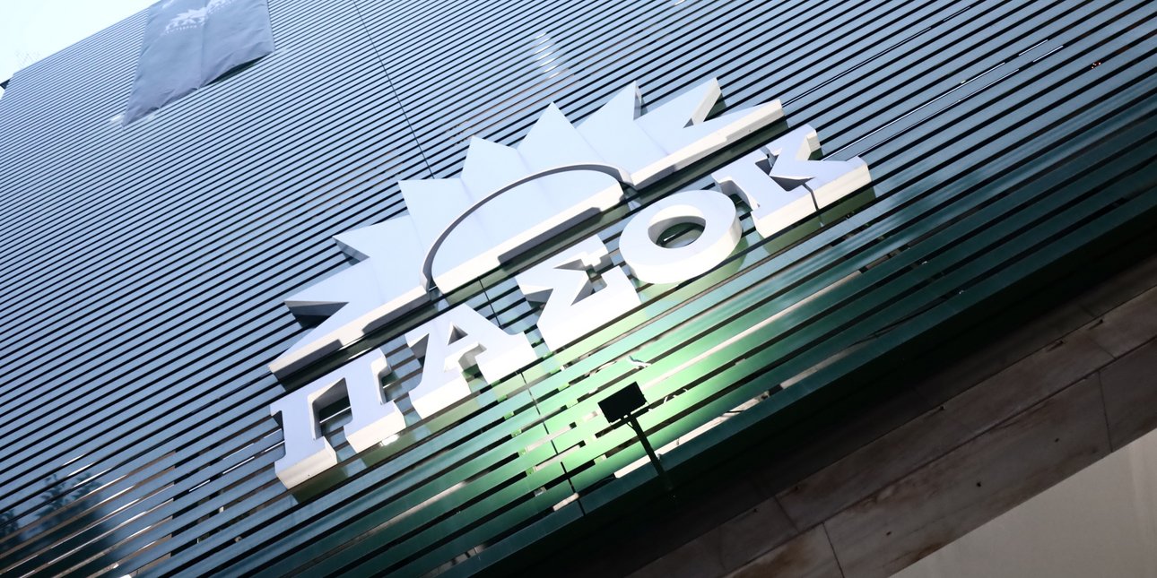 PASOK: Η κριτική του ΠΑΣΟΚ αποκαλύπτει τα «μικρά γράμματα» στις εξαγγελίες του Μητσοτάκη
