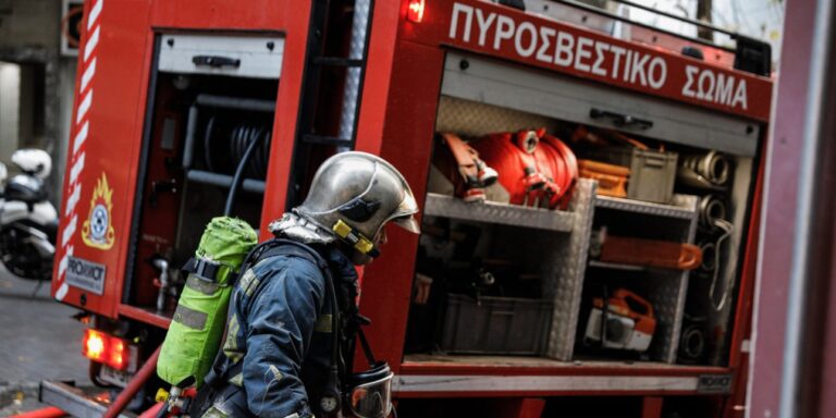 Προληπτική εκκένωση 70 ενοίκων από ξενοδοχείο στην Καποδιστρίου του Πειραιά λόγω καπνού