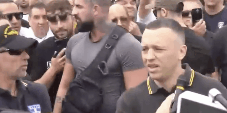 Αποφυλακίστηκε ο Ηλίας Κασιδιάρης: Επιστροφή στη δημόσια σκηνή με εθνικό λογότυπο