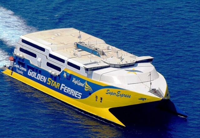 Προσωρινή απαγόρευση απόπλου του Super Express μετά από επακούμβηση στο λιμάνι της Ραφήνας