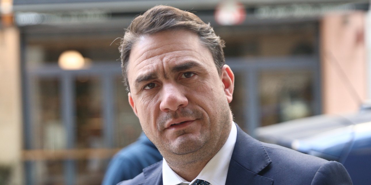 Κώστας Τσουκαλάς κατηγορεί τη ΝΔ για «λαθροχειρίες» και «λάσπη» στη διαχείριση του επιδόματος ανεργίας