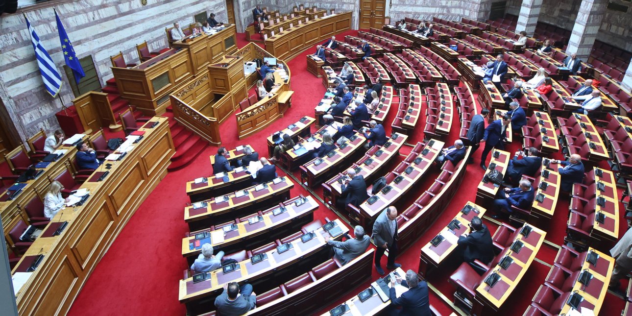 Νέο νομοσχέδιο για την υπηρεσιακή εξέλιξη των δημοσίων υπαλλήλων: Σημεία, αντιδράσεις και προοπτικές