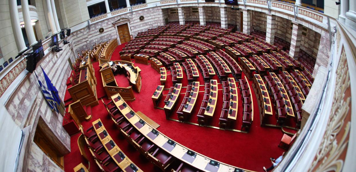 Συριζαίοι προτείνουν μείωση ΕΦΚ στα καύσιμα: «Η κυβέρνηση ομολόγησε το ψέμα για το «κόφτη»»