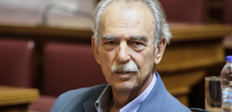 Σπύρος Χαλβατζής: Η πολιτική τελετή αποχαιρετισμού στο προαύλιο του ΣΦΕΑ προκαλεί αντιδράσεις