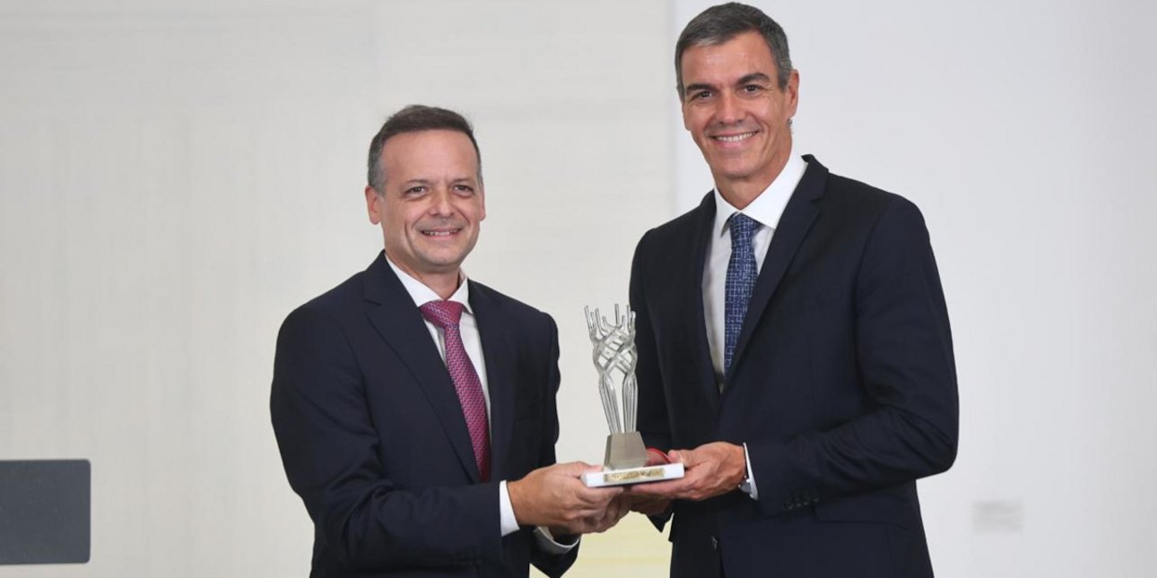 Βραβείο Δημοκρατίας της Αθήνας 2026: Ο Πέδρο Σάντσεθ απονέμεται από τον Χάρη Δούκα