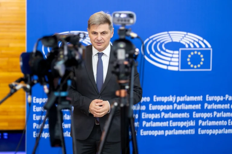Φαραντούρης ζητά διευκρινίσεις στην ΕΕ για τους ελέγχους ευλογιάς των αιγοπροβάτων