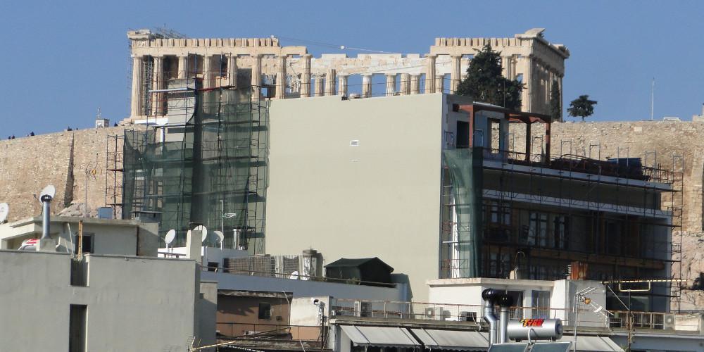 Πρόστιμο 20.000 ευρώ για τη μη κατεδάφιση των τελευταίων ορόφων του ξενοδοχείου στη Μακρυγιάννη