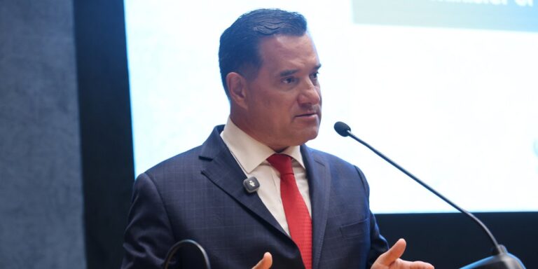 Περιοδεία Γεωργιάδη στην Ήπειρο: Προσλήψεις, δωρεάν εξετάσεις και ανακαινίσεις υγείας