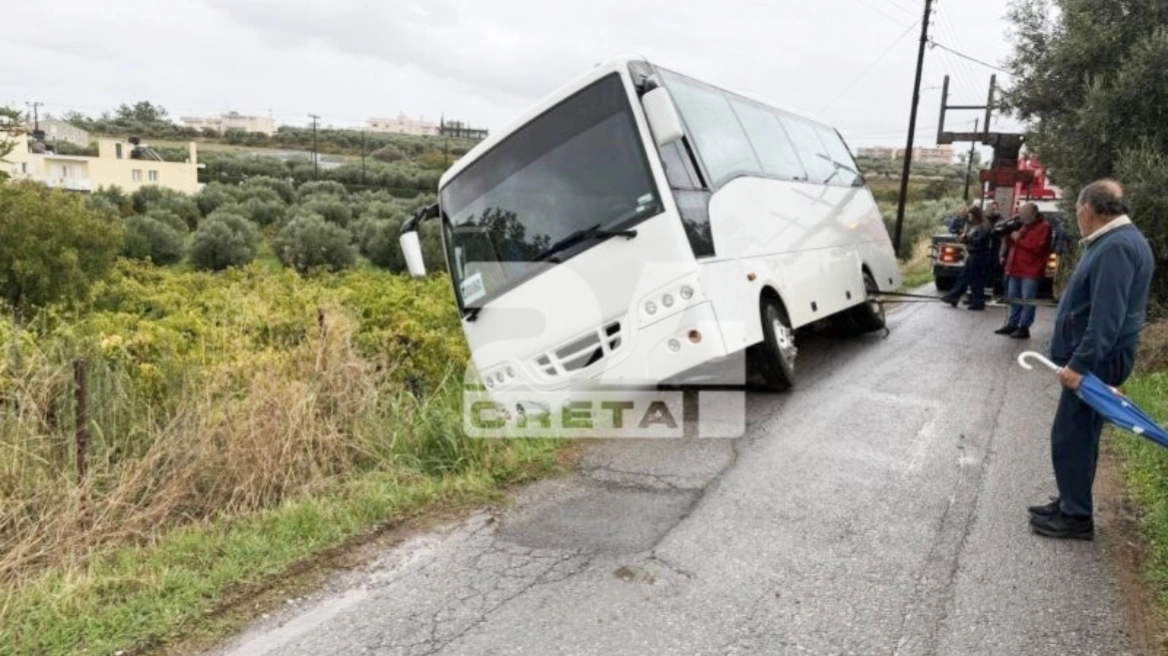 Λεωφορείο με μαθητές εκτός δρόμου στο Μαλεβίζι: Κανένας τραυματισμός