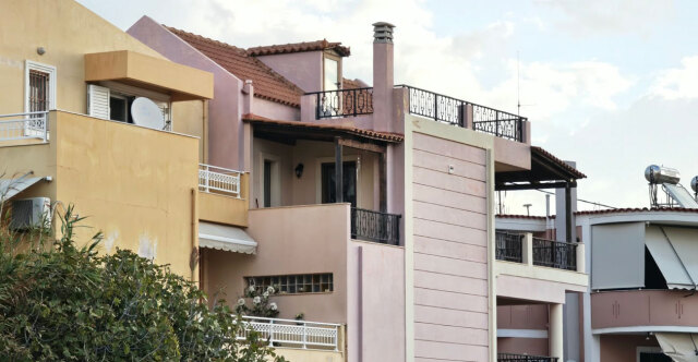 Αιματηρή επίθεση στο Λαύριο: Πέντε καταγγελίες, panic button και αδυναμία των αρχών