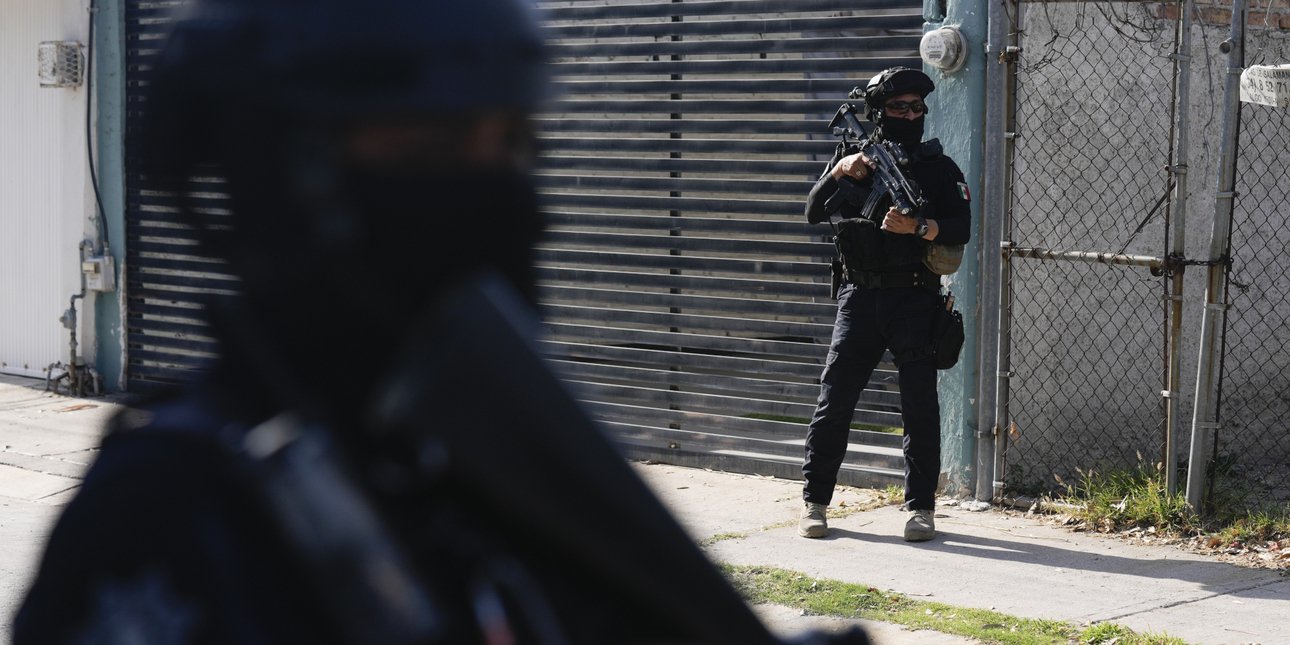Σκοτωτική επίθεση σε γυμνάσιο του Τόρεον: Δύο 18χρονα αδέλφια εξοντώσαν την υποδιευθύντρια και τραυμάτισαν μαθητές