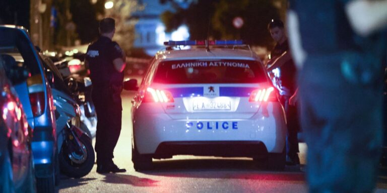 Δύο ανήλικοι συλλαμβάνονται μετά από καταδίωξη κλεμμένου ταξί στο Καματερό