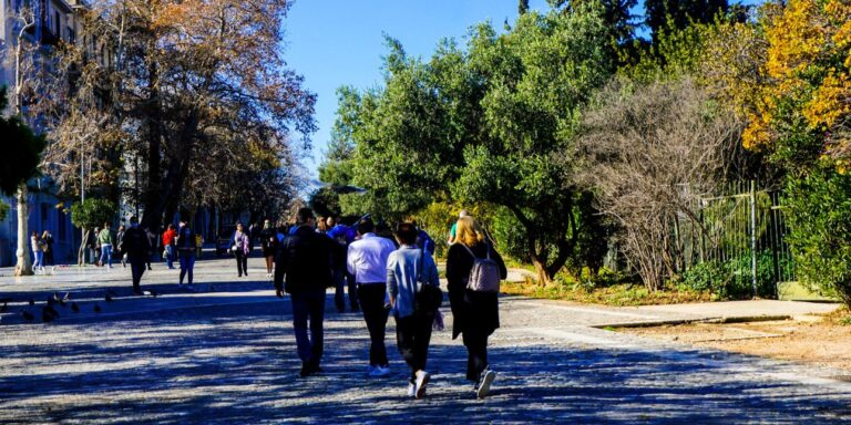 Δείκτης οικονομικού κλίματος: μικρή άνοδος τον Σεπτέμβριο και έντονη διαίρεση μεταξύ τομέων