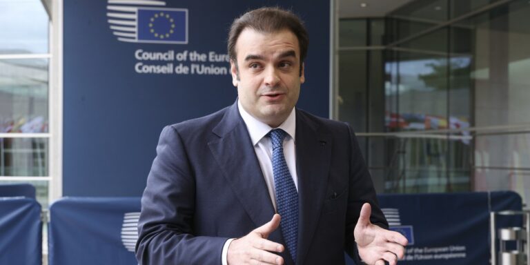 Πιερρακάκης: Διπλή πρόκληση για την Ευρώπη – ενεργειακός σοκ και δημοσιονομική αξιοπιστία