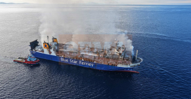 Μετά τη φωτιά, το «Blue Carrier 2» μεταφέρεται στα ναυπηγεία ONEX στην Ελευσίνα