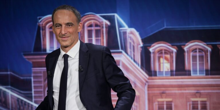 Ραφαέλ Γκλυκσμάν: ο νέος υποψήφιος της σοσιαλδημοκρατικής αριστεράς στις γαλλικές προεδρικές εκλογές