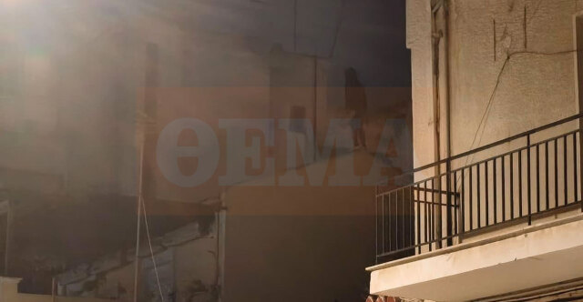 Άνδρας στα Σεπόλια πετάει κεραμίδια από ταράτσα