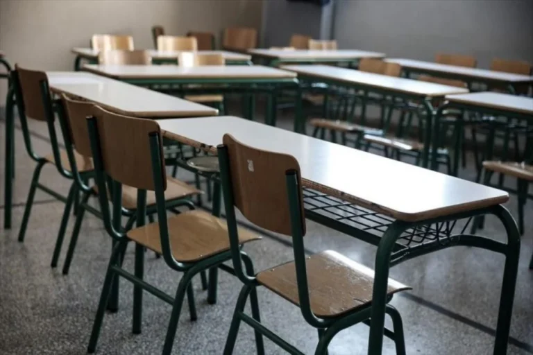 Παράθυρο έπεσε στο κεφάλι μαθητή στο ΓΕΛ Νεοχωρίου: το περιστατικό και οι προκλήσεις για την ασφάλεια των σχολείων
