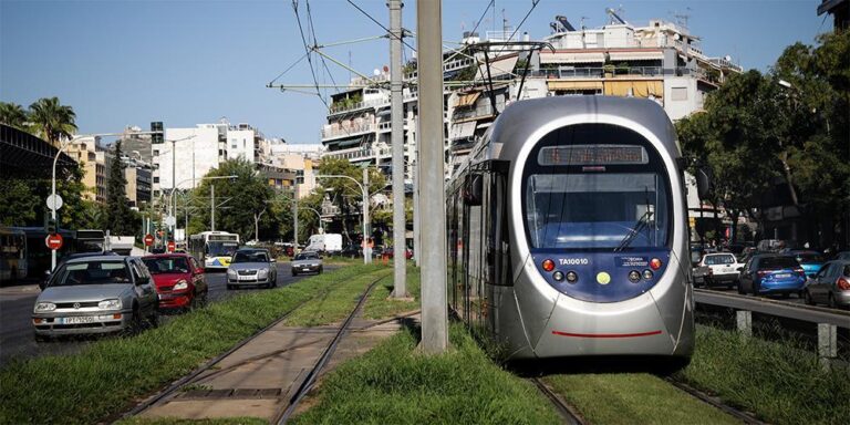 Τραμ στην Ακτή Ποσειδώνος του Πειραιάς παρέσυρε πεζή – γυναίκα εντός κρίσιμης κατάστασης