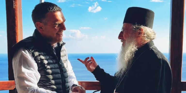 Τσίπρας στο Άγιον Όρος: πολιτική κίνηση ή πνευματική αναζήτηση;